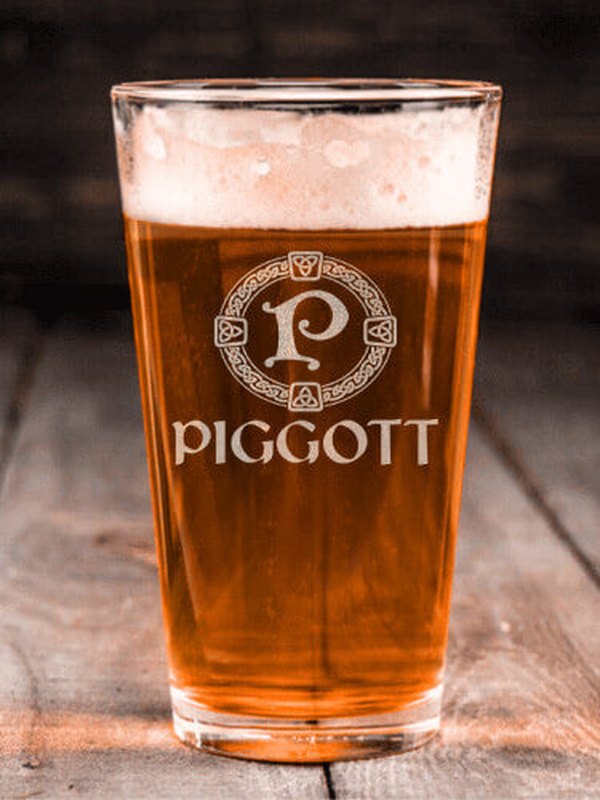 Celtic Wreath Monogram : Pint Glasses - Engraved